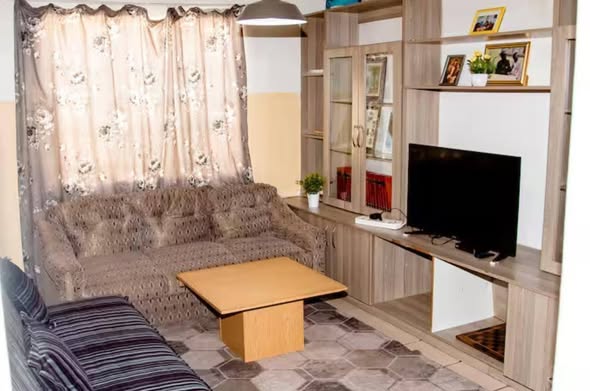 INSIDE ROOM photo 3