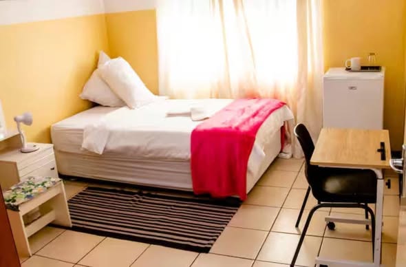 INSIDE ROOM photo 5