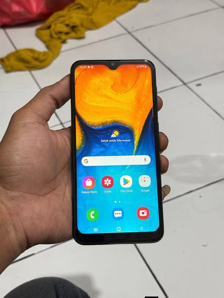 Samsung A20 photo 1
