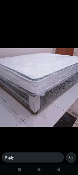 Queen size bed photo 3