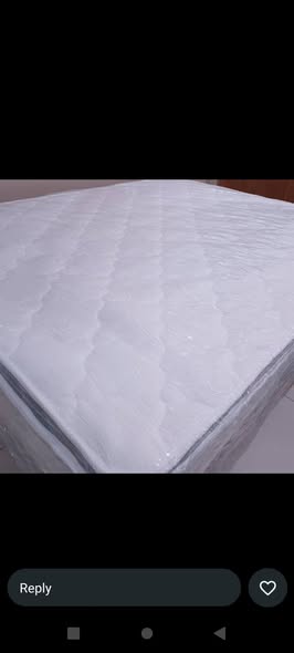 Queen size bed photo 2