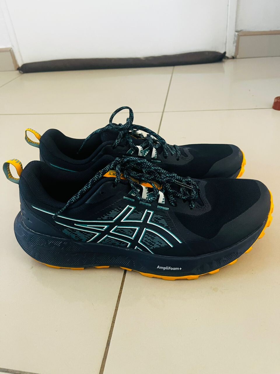 ASICS  training shoes photo 2