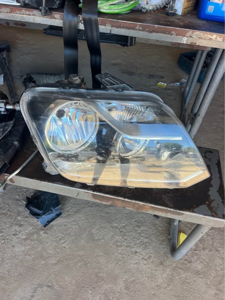 AMAROK FRONT LIGHTS photo 1