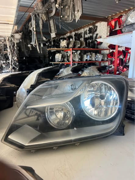 AMAROK FRONT LIGHTS photo 2