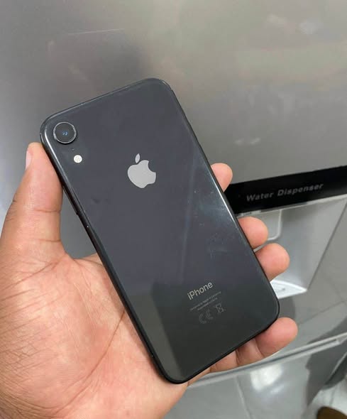 iPhone XR photo 3