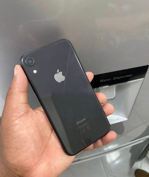 iPhone XR photo 1