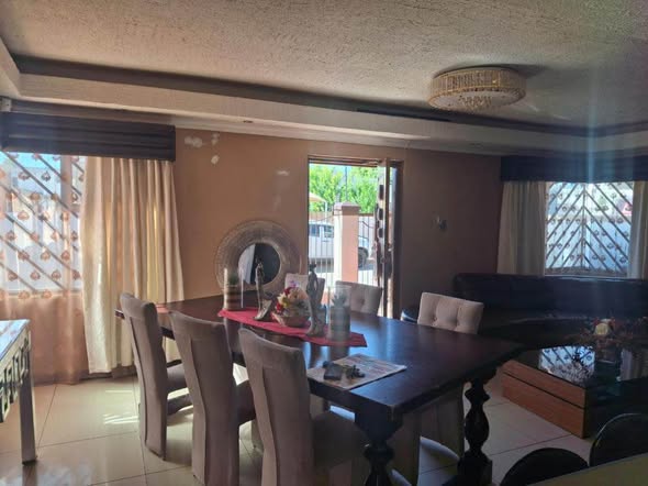 5 Bedroom Double-Storey House in Cimbebasia photo 3
