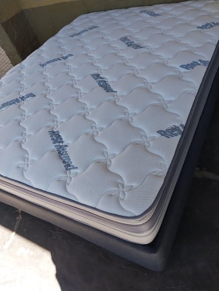 Queen size bed photo 5