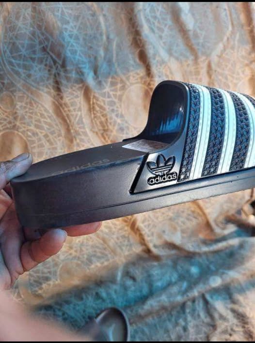 Addidas slides photo 1
