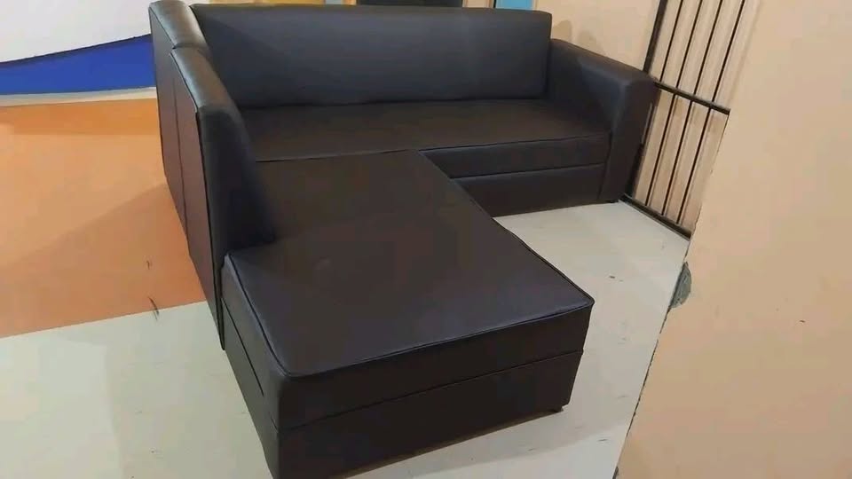 L-shape couch photo 1