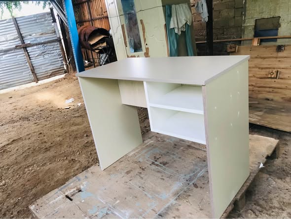 Study table photo 2