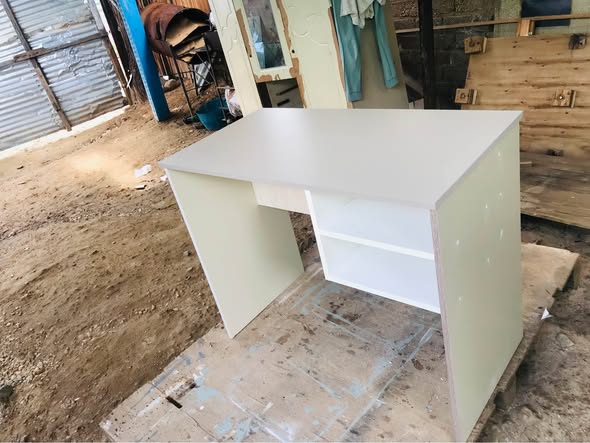 Study table photo 1