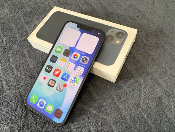 iPhone 13 128GB photo 2
