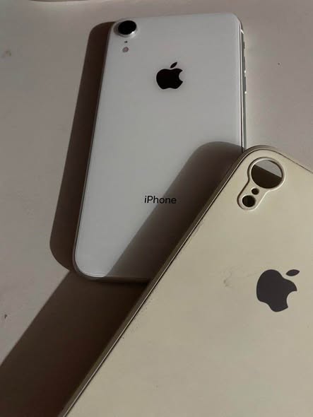 iPhone XR 128GB photo 2