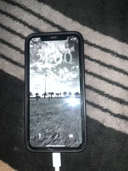 IPHONE 11 photo 1