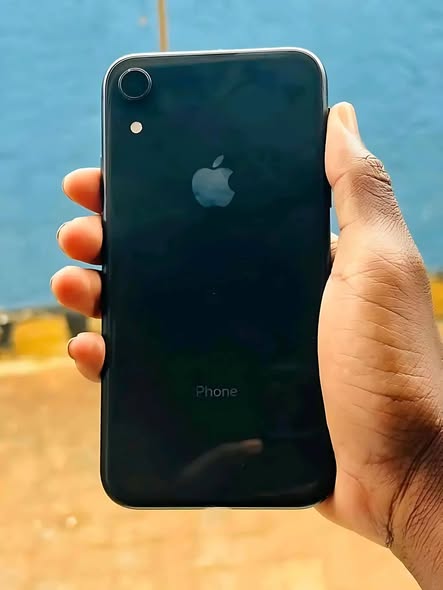 IPhone XR photo 1