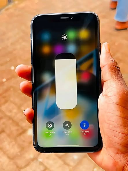 IPhone XR photo 2