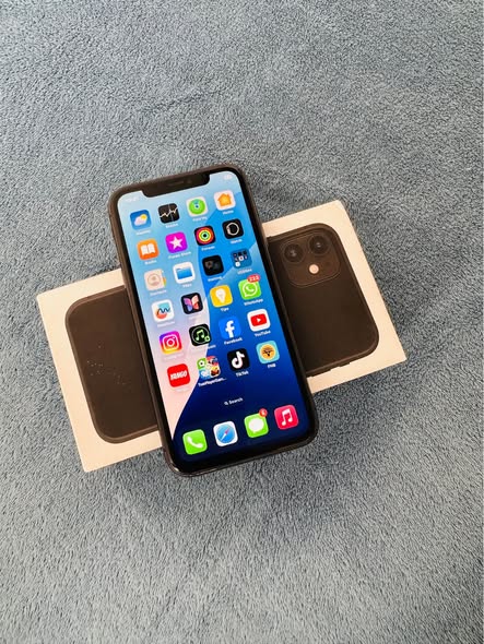 iPhone 11 128GB photo 2