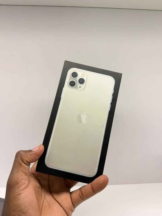 iPhone 11 pro max , 256GB photo 1