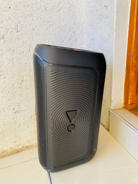 JBL speaker photo 2