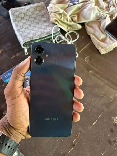 Samsung A06 photo 1