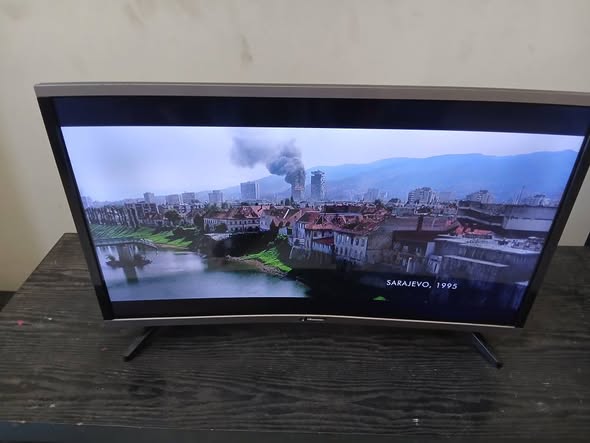 Diamond 32inch TV with remote photo 4