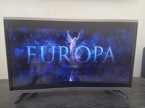Diamond 32inch TV with remote photo 2
