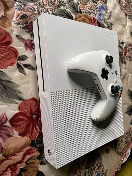 Xbox One S 500GB photo 3