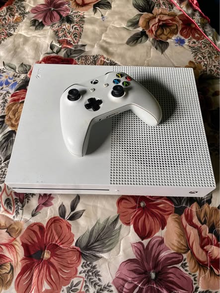Xbox One S 500GB photo 1