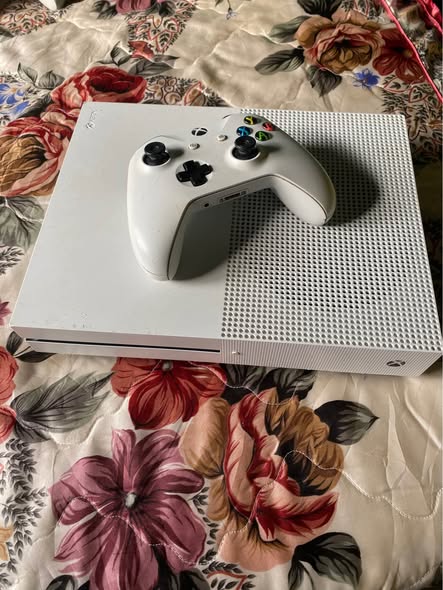 Xbox One S 500GB photo 2
