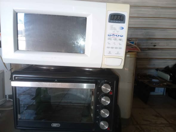 Microwave&Stove photo 1