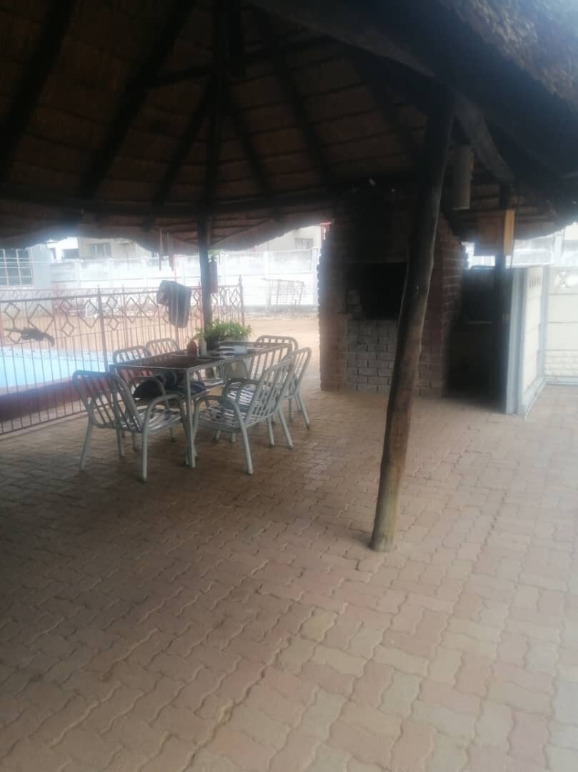 House For Sale - Tsumeb Ext 4 photo 4