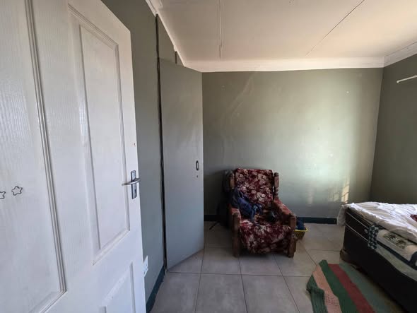 House for sale in katutura, Donkerhook photo 3