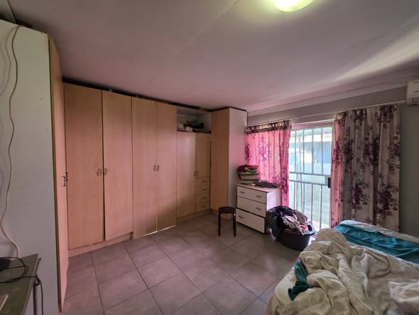 House for sale in katutura, Donkerhook photo 2