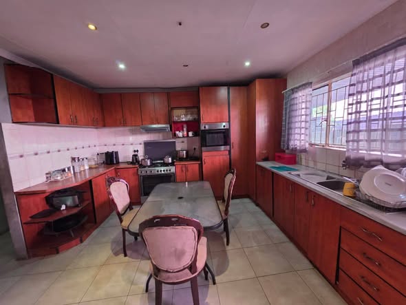 House for sale in katutura, Donkerhook photo 1