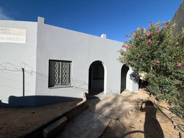 House To Let - Malura, Single quarters photo 1