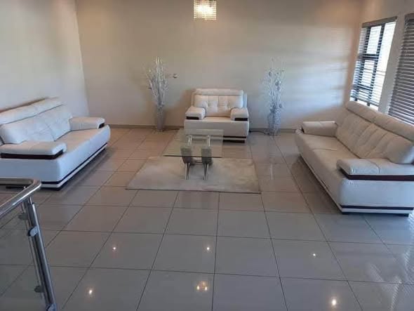 Massive house up for Rent photo 1