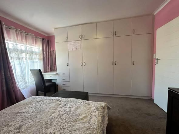 House for sale -Olympia photo 2