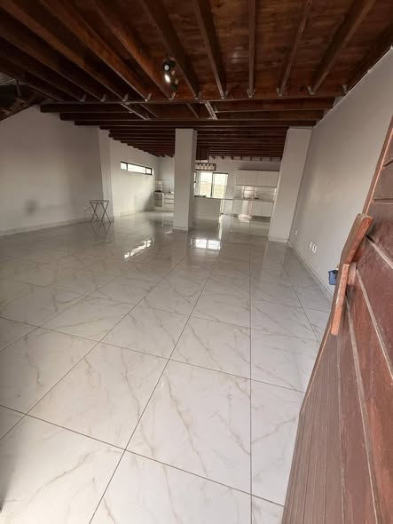 House to Let - Dolphin Beach photo 3
