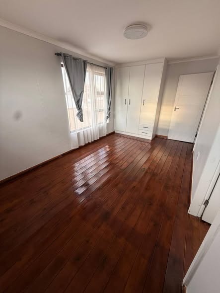House to Let - Dolphin Beach photo 4