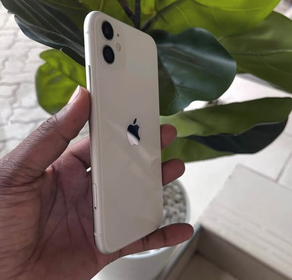 iPhone 11 photo 3