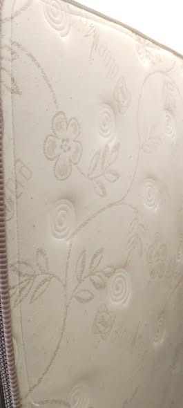 Queen Bed matrass photo 4