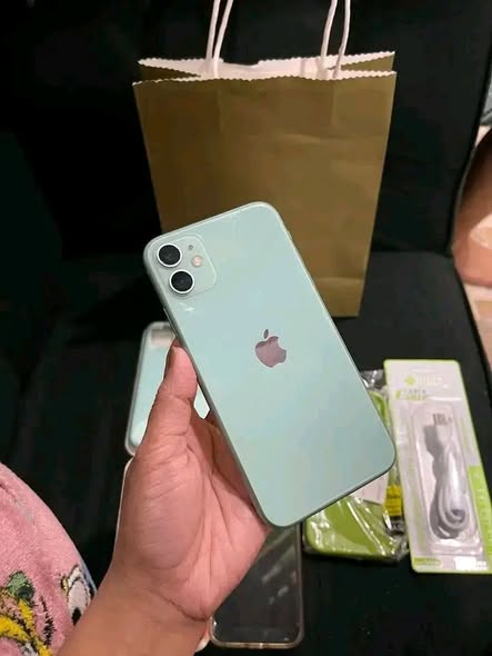 IPHONE 11 128GB photo 1