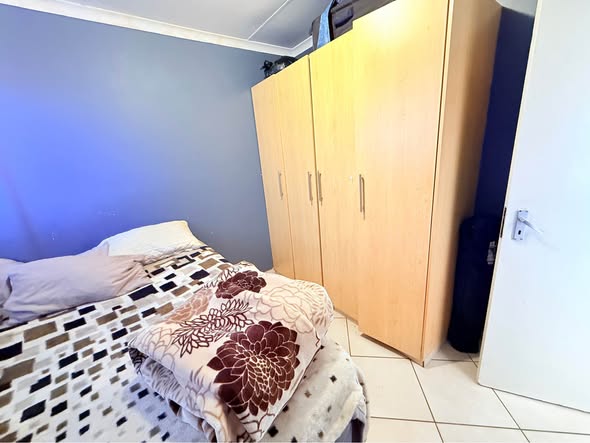 FLAT FOR SALE photo 3