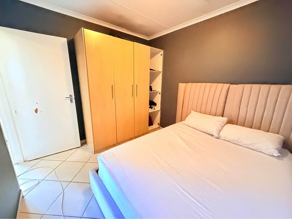 FLAT FOR SALE photo 2