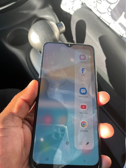 Samsung A20 photo 3