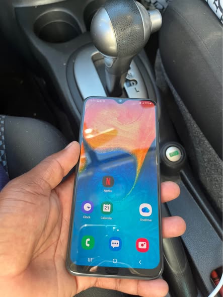 Samsung A20 photo 2