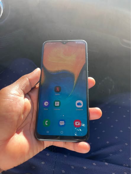 Samsung A20 photo 4
