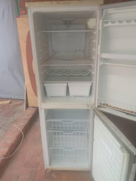Upright fridge photo 3