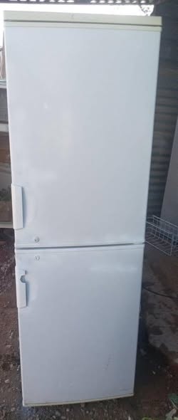 Upright fridge photo 1